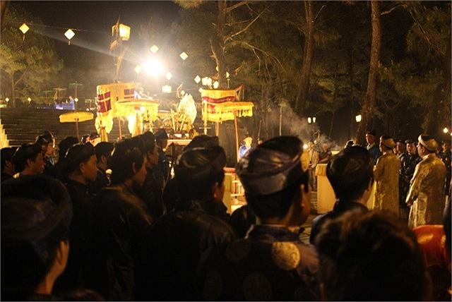 Festival ເຫ໋ວ 2014: ຈັດພິທີບູຊາຢູ່ເວທີ ນາມຢາວ